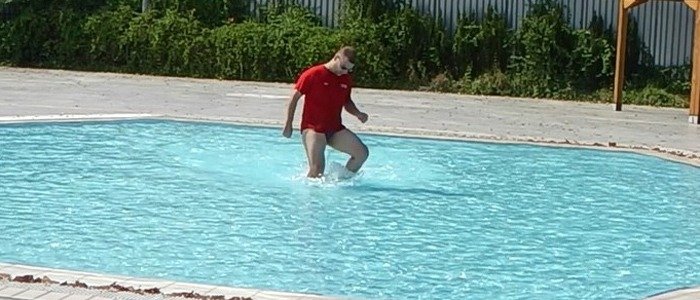Head Coach in swimming pool